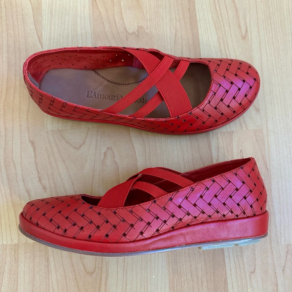 L’Amour Des Pieds Chanteau Wedge Flat in Red 💋 / Size 7M